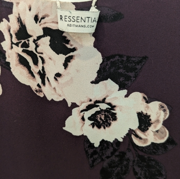 Set of  2 Reitmans floral blouses - Picture 8 of 11